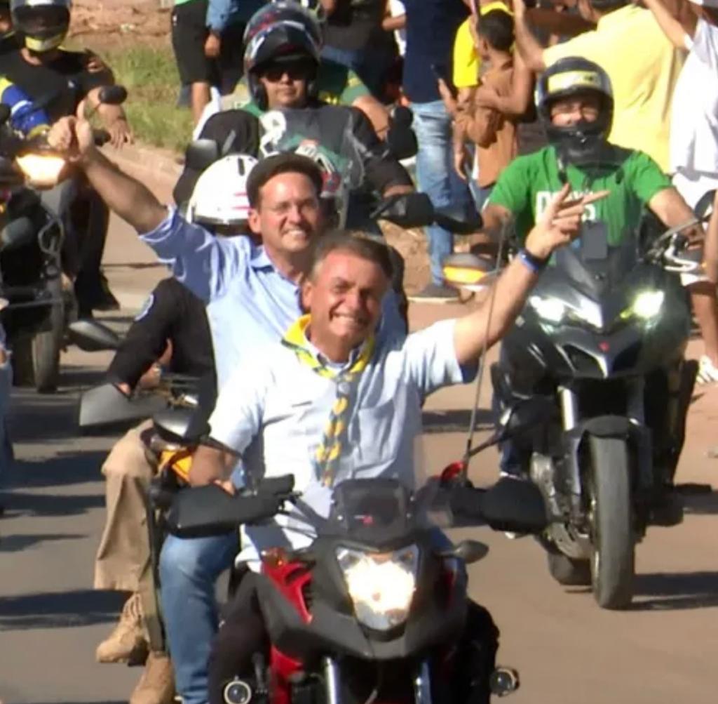 ‘O estado precisa sair do cangote de quem produz’, diz Roma, ao lado de Bolsonaro, na Bahia Farm Show