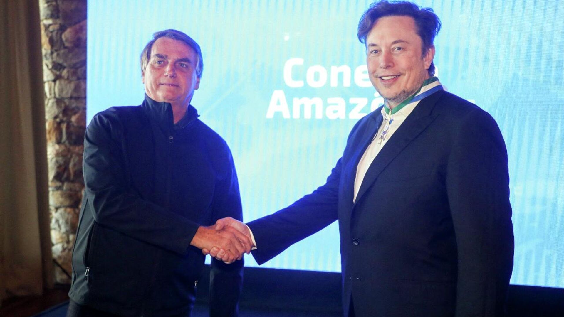 Bolsonaro e Musk negociam sistema de satélites para internet e segurança da Amazônia