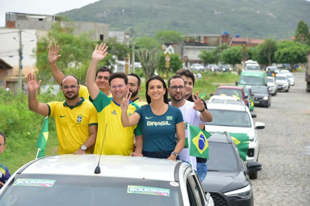 Roma participa de carreata em Serrinha neste domingo