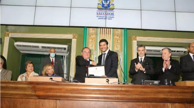 Câmara de Salvador homenageia Carlos Andrade com a Medalha Thomé de Souza