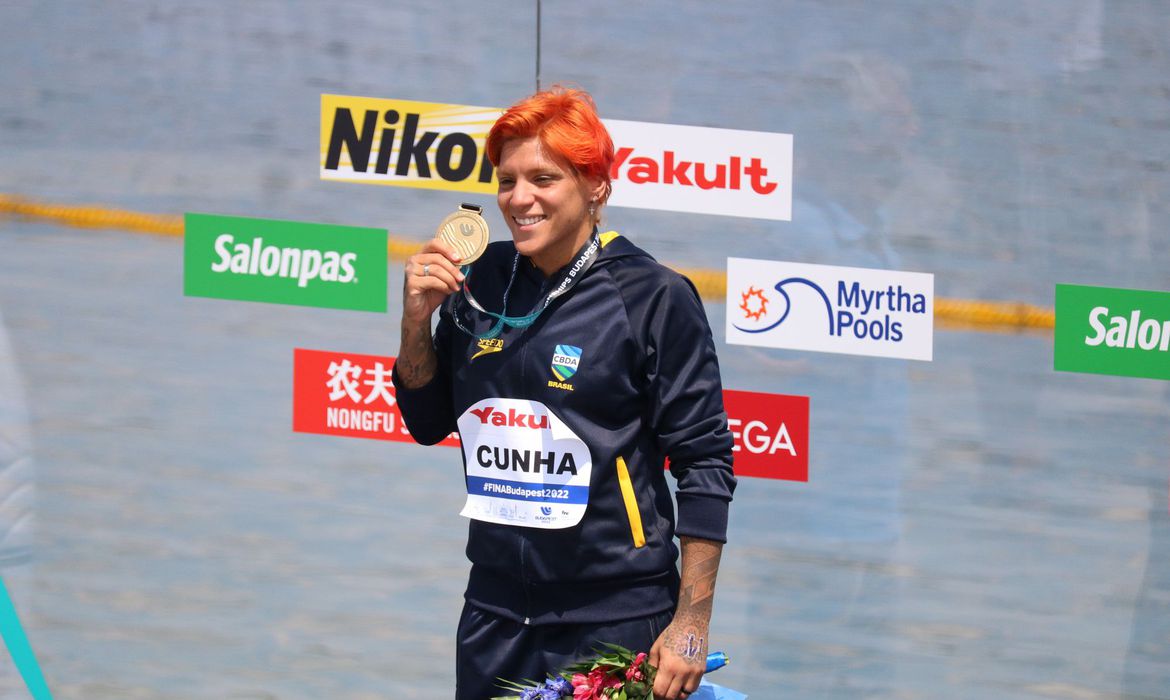 Ana Marcela Cunha conquista ouro nos 5 km no Mundial de Águas Abertas