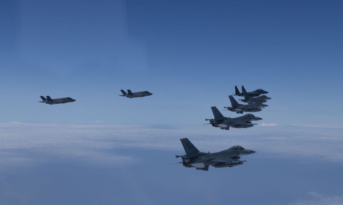Coreia do Sul e EUA fazem demonstração conjunta de poder aéreo