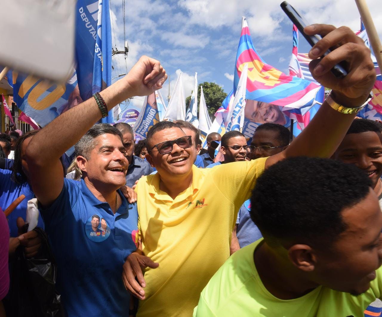 ACM Neto realiza caminhada no Subúrbio em primeiro ato de campanha em Salvador