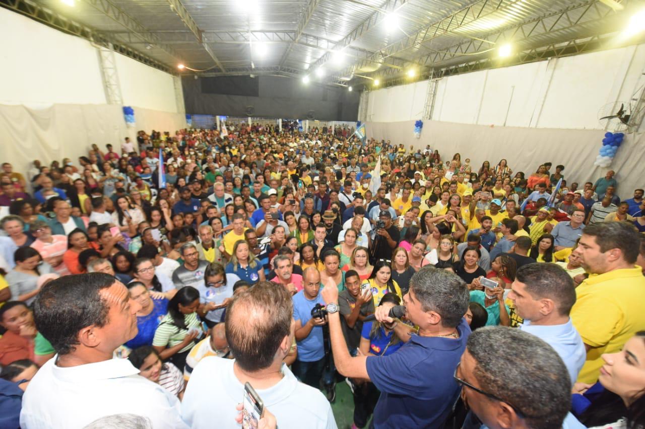 Em Muritiba, ACM Neto participa de comício lotado ao lado de prefeito do PSD
