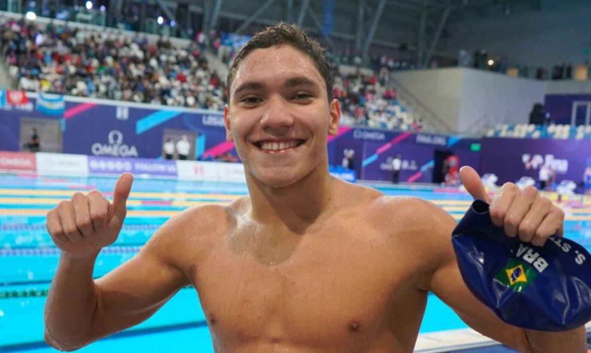 Revelação brasileira, Stephan conquista ouro no Mundial Júnior de natação