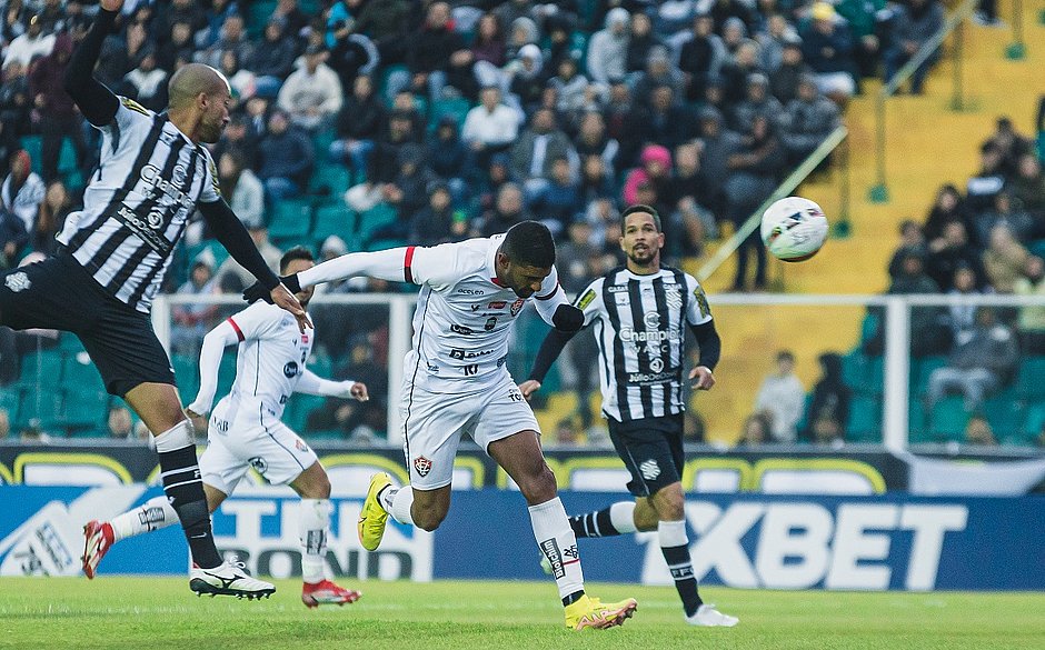 Série C: Fora de casa, Vitória leva 5 a 1 do Figueirense; veja os gols