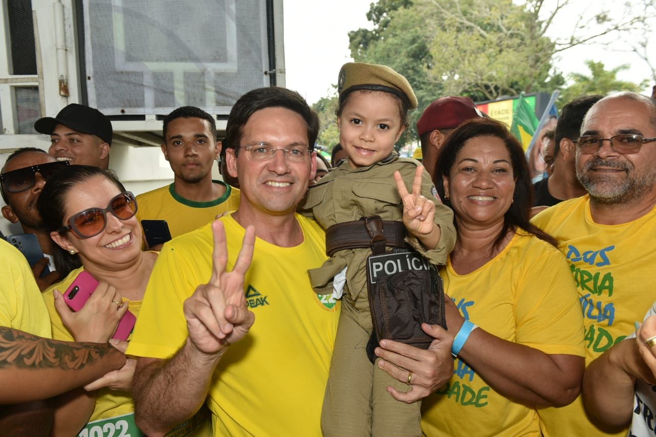 Roma reforça compromisso de levar ensino em tempo integral para toda a Bahia