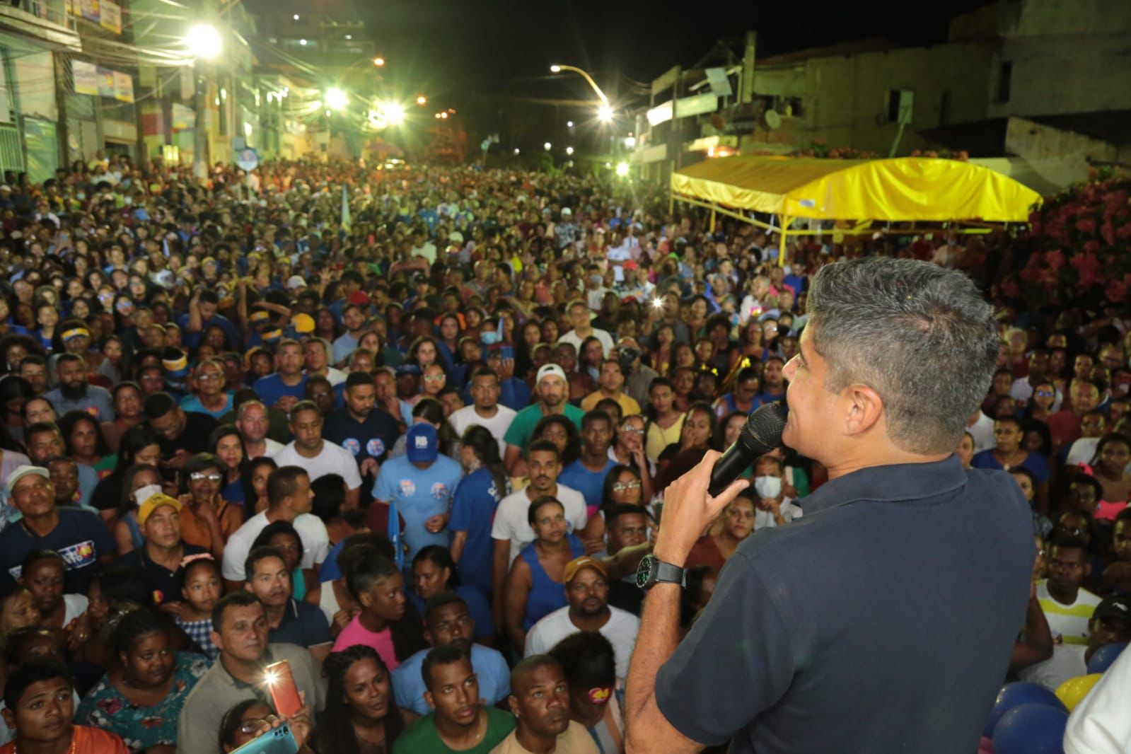 ACM Neto reúne no mesmo palanque em Candeias apoio de prefeito e oposição na cidade