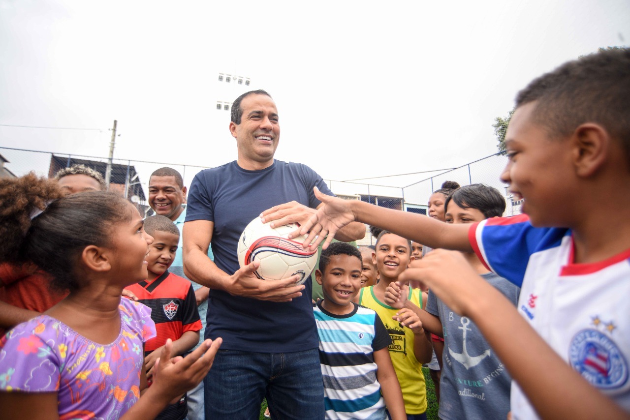 Águas Claras ganha arena esportiva com grama sintética