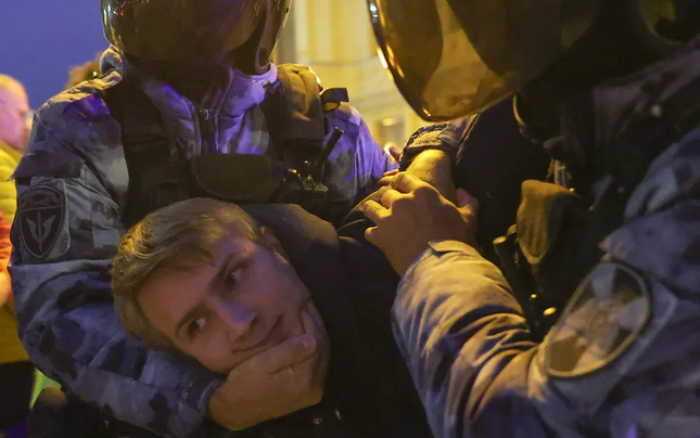 Rússia prende mais de cem pessoas em protesto contra convocação de reservistas
