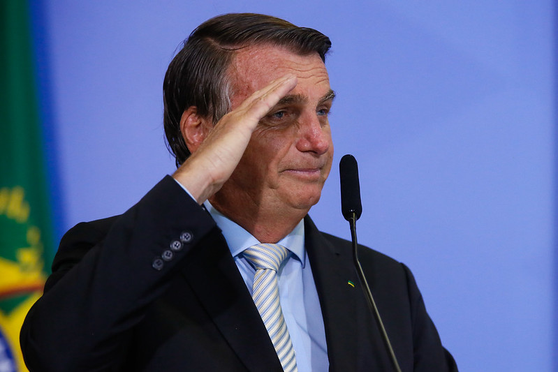 Pesquisa Ipec: Bolsonaro cresce 15% e empata com Lula nas capitais