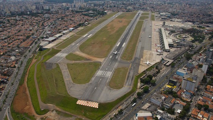 Pneu de avião estoura e atrasa voos no Aeroporto de Congonhas