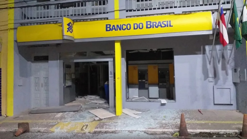 Quadrilha explode três agências bancárias em Muritiba
