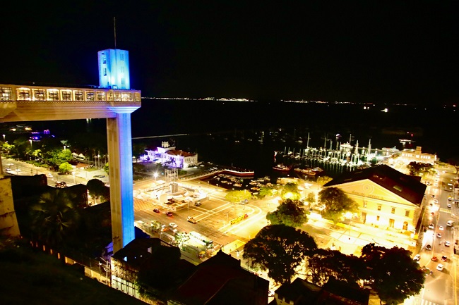 Monumentos de Salvador recebem iluminação especial pelo Novembro Azul