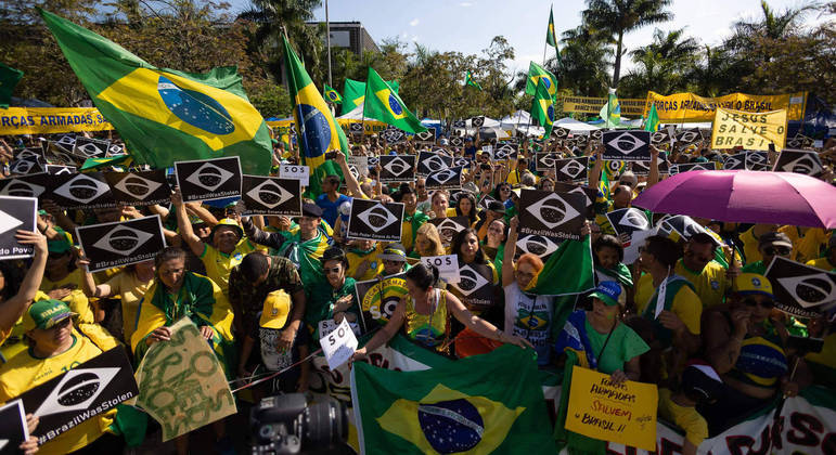 Manifestações por todo o Brasil pedem intervenção das Forças Armadas