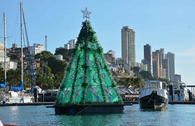 Salvador ganha árvore flutuante sustentável de Natal