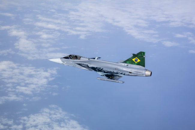 Caças Gripen entram em operação na FAB nesta segunda-feira