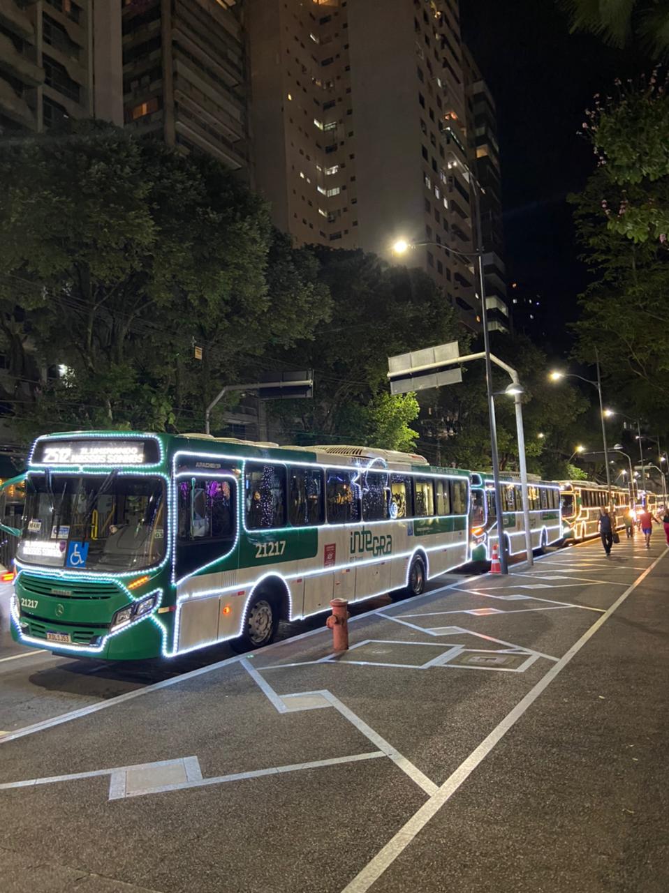 Ônibus terão iluminação especial durante Natal Salvador 2022