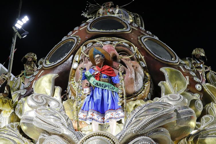 Escolas campeãs do Carnaval do Rio celebram resultado na Marquês de Sapucaí