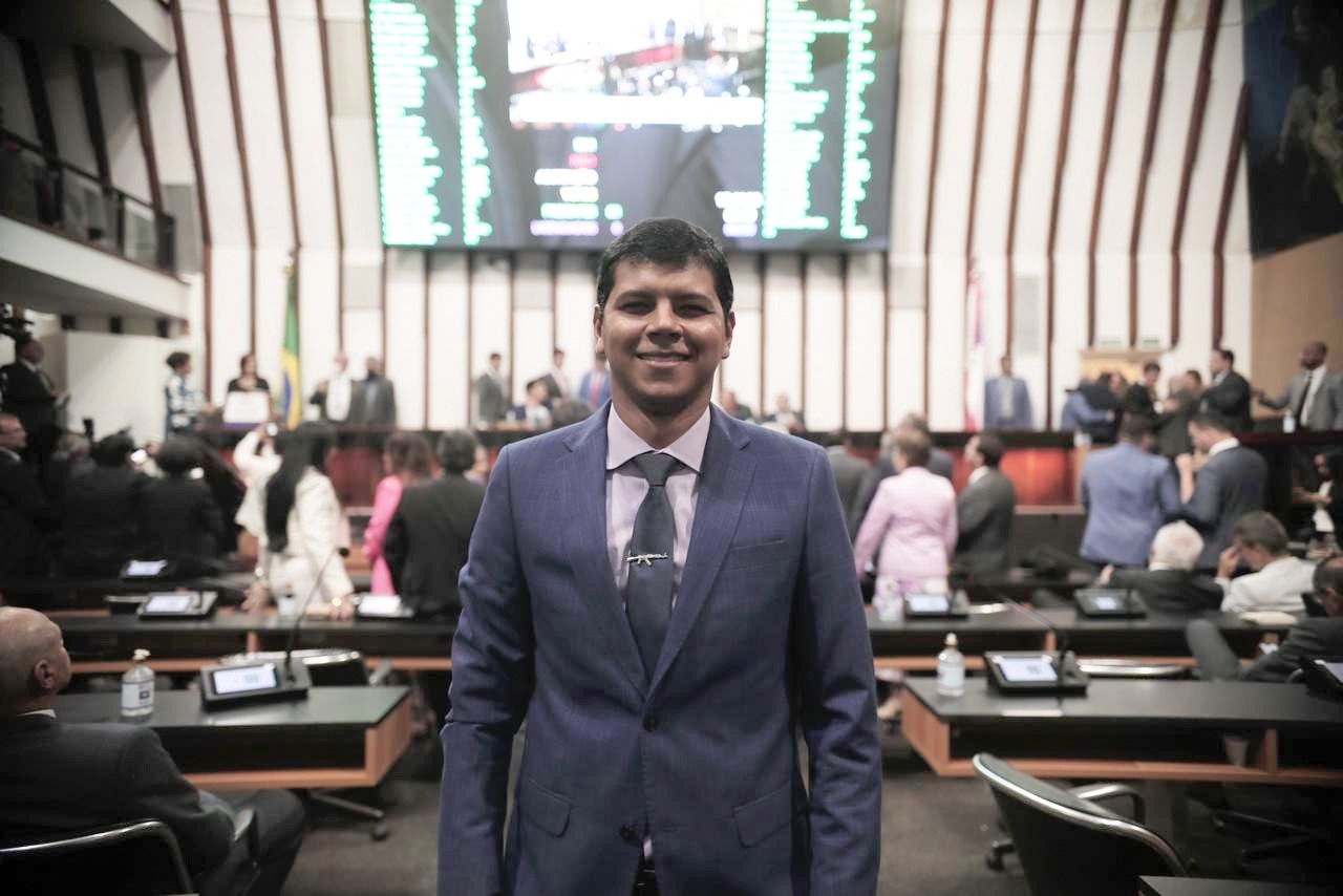 Durante posse na ALBA, Diego Castro promete oposição ferrenha ao PT e defesa dos valores cristãos