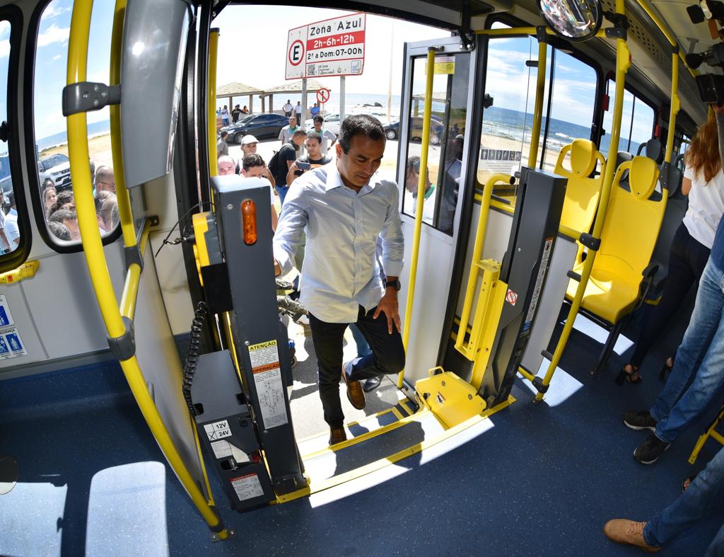 Até março, 40% da frota de ônibus de Salvador terá ar-condicionado, anuncia Bruno Reis