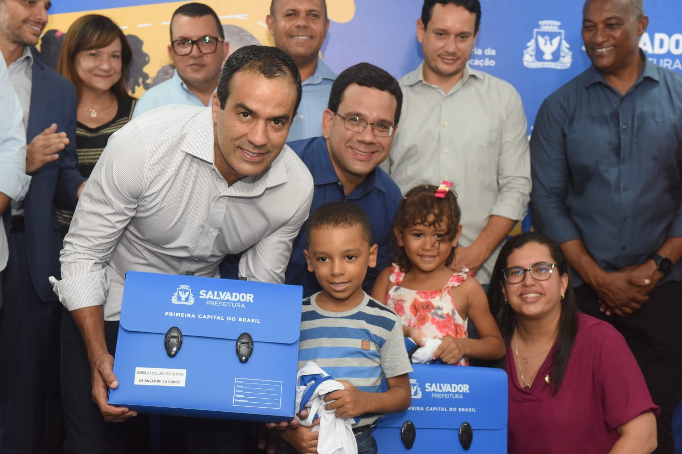 Rede municipal de Salvador retorna com aula inaugural em escola de educação infantil