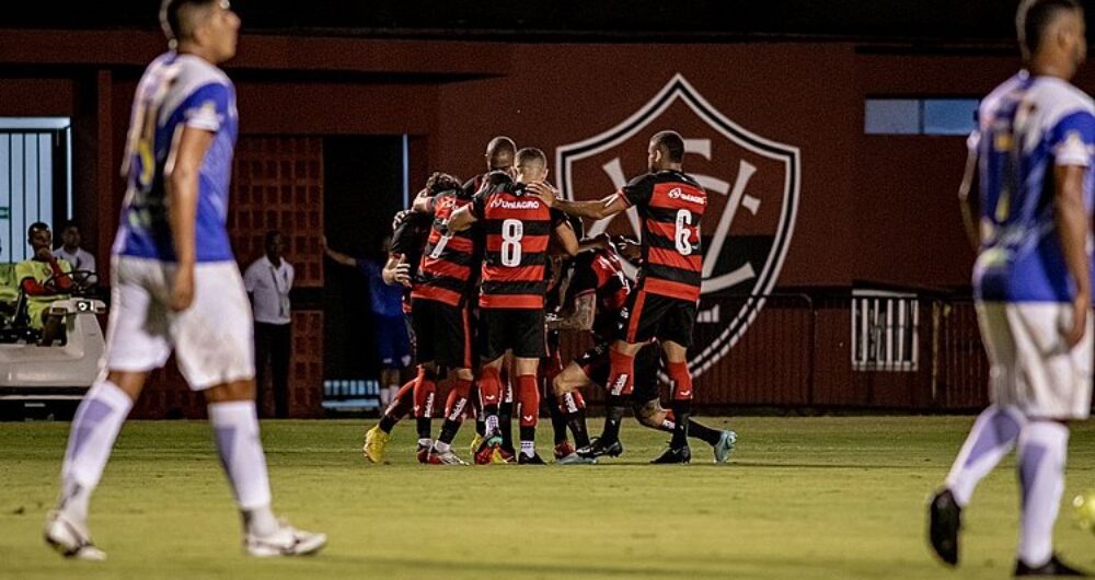 Vitória vence o Jacobinense por 2 a 0 pelo Baianão; veja os gols