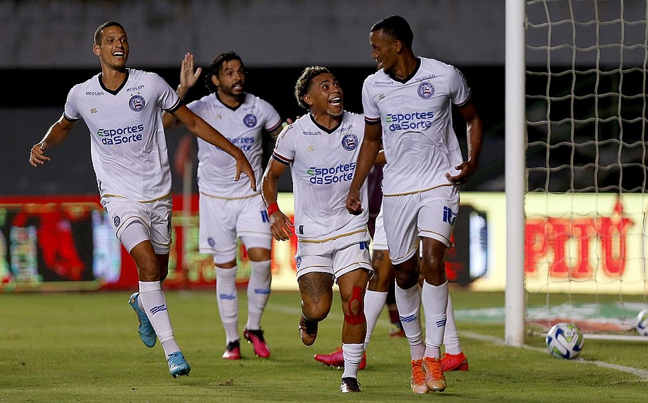 Bahia aplica 4 a 1 no Jacuipense e avança na Copa do Brasil