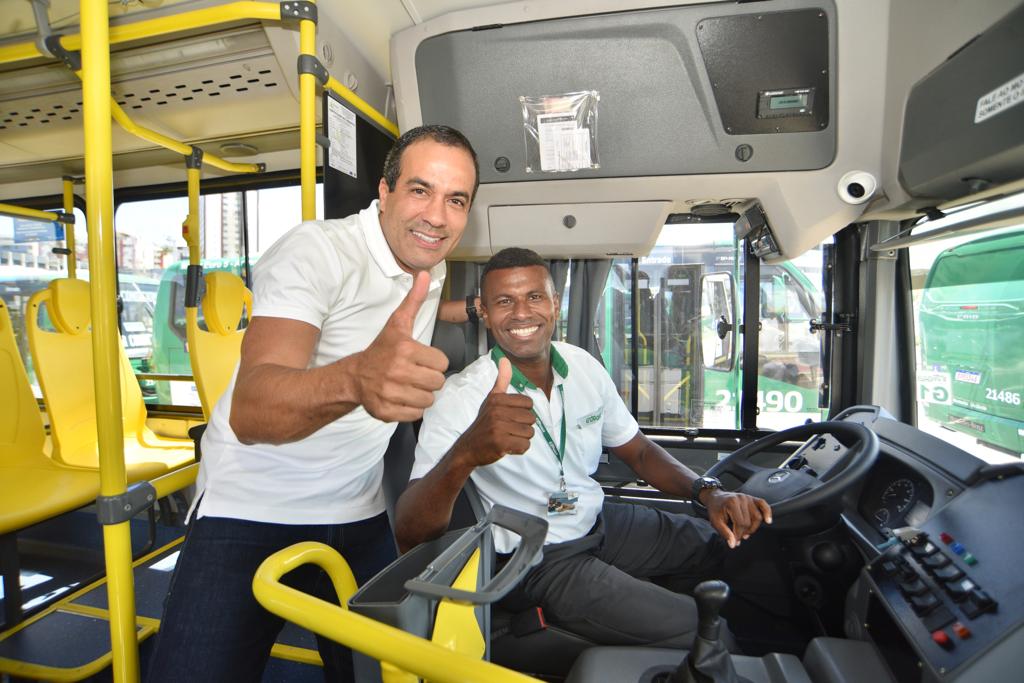 Prefeitura entrega 41 novos ônibus com ar-condicionado e torna linha Lapa x Barra 100% climatizada