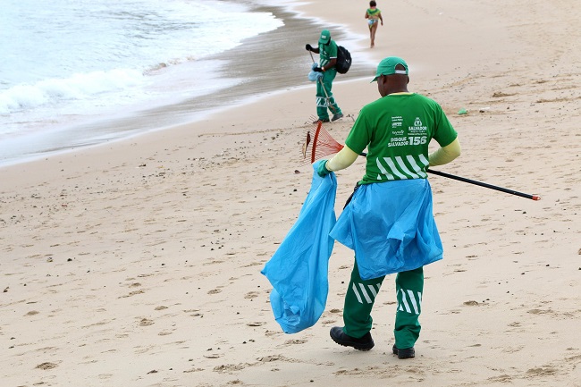 Limpurb apoia ação de limpeza em praia de Boa Viagem neste sábado