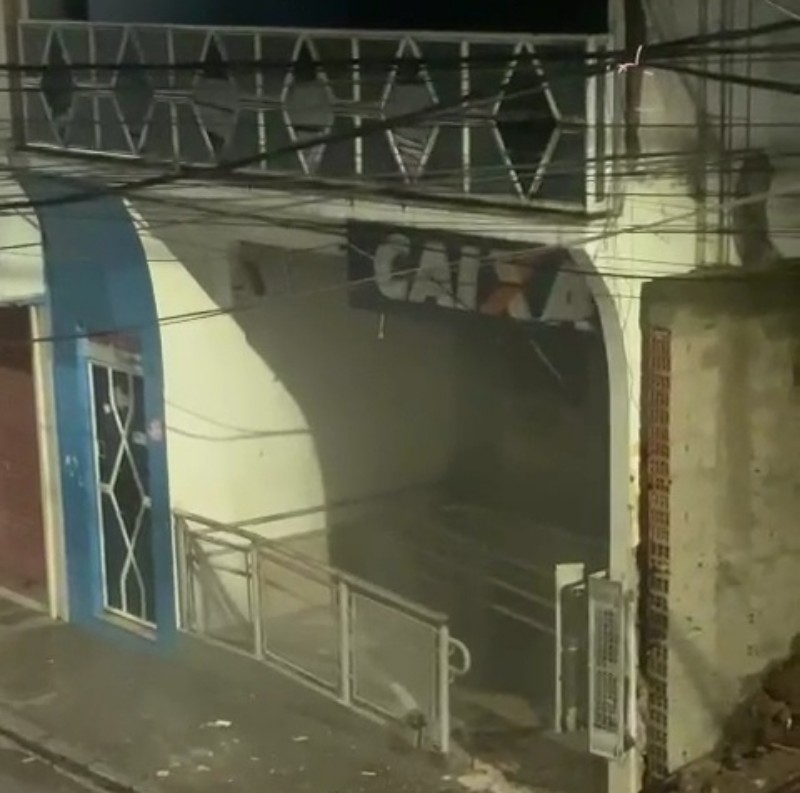 Bandidos explodem agência da Caixa em Maragojipe