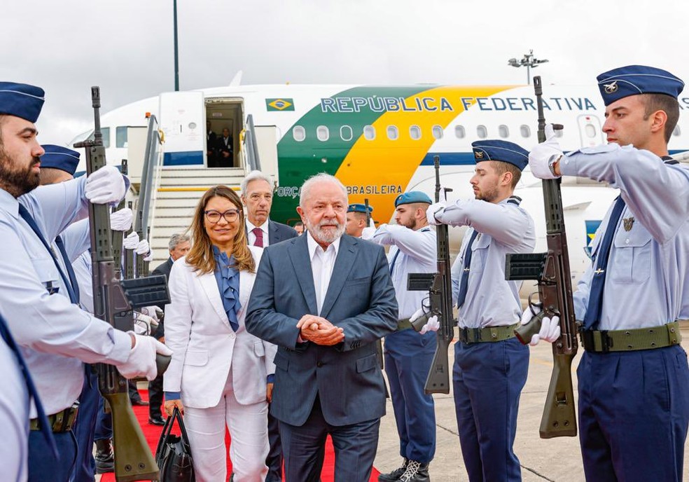 Lula desembarca em Portugal em primeira viagem à Europa