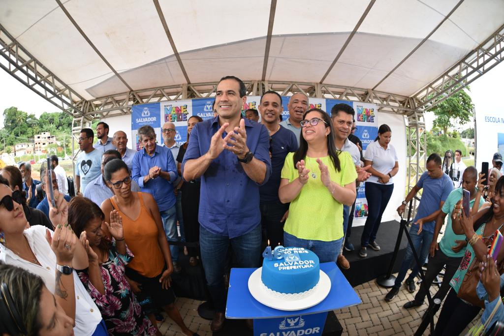 Bruno Reis celebra aniversário com entrega de obras no Subúrbio e missa na OAF