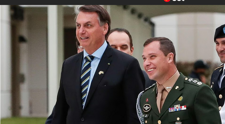 PF faz buscas na casa de Bolsonaro e prende ex-ajudante de ordens