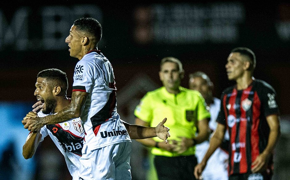 Série B: Vitória perde do Atlético-GO por 3 a 2 no Barradão