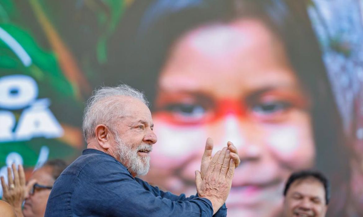 Lula vai à Colômbia para participar de reunião sobre a Amazônia