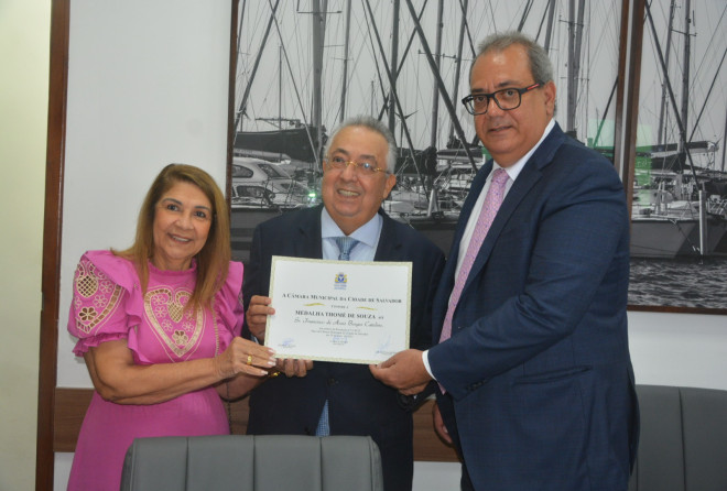Advogado e empresário Francisco Catelino recebe a Medalha Thomé de Souza
