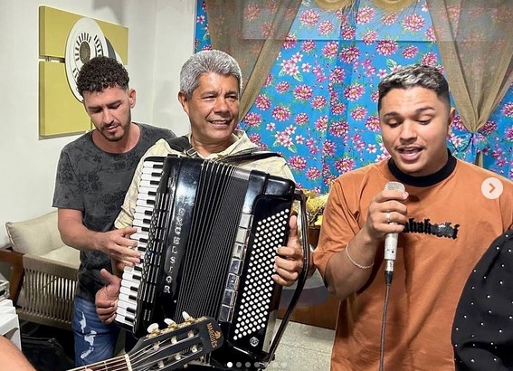 Jerônimo encerra agenda de domingo no São João de Jaguaquara