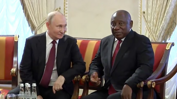 Presidente da África do Sul cobra fim da guerra da Ucrânia; Putin culpa o Ocidente