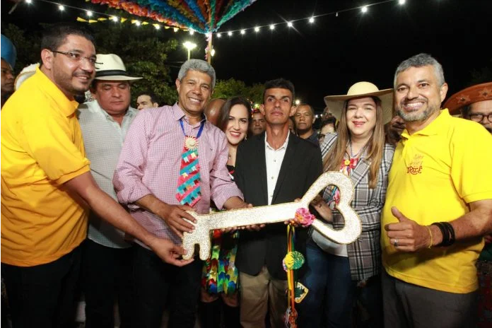 Jerônimo Rodrigues participa dos festejos de São João na cidade de Irecê