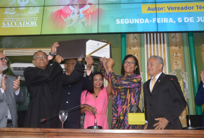Vereadores concedem Título de Cidadão Soteropolitano ao padre Eliomar da Silva