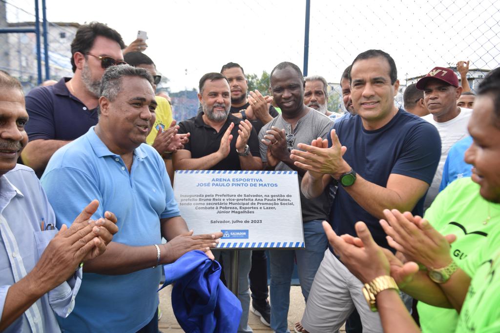 Bruno Reis entrega 23º campo com grama sintética em Fazenda Grande II