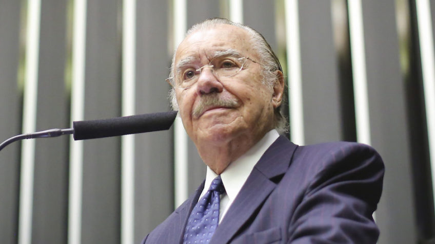 Ex-presidente José Sarney sofre queda e está hospitalizado no Maranhão