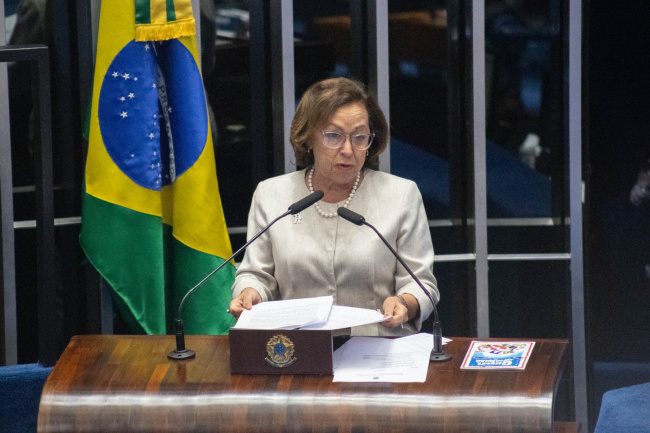 No Congresso, Lídice cobra reparação social para o povo brasileiro