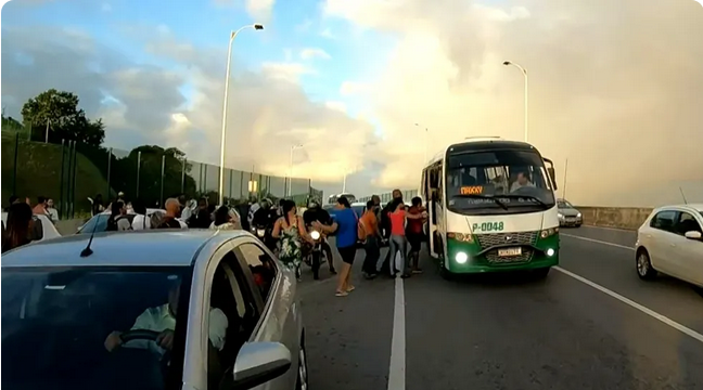 Rodoviários da RMS decretam greve nesta segunda-feira