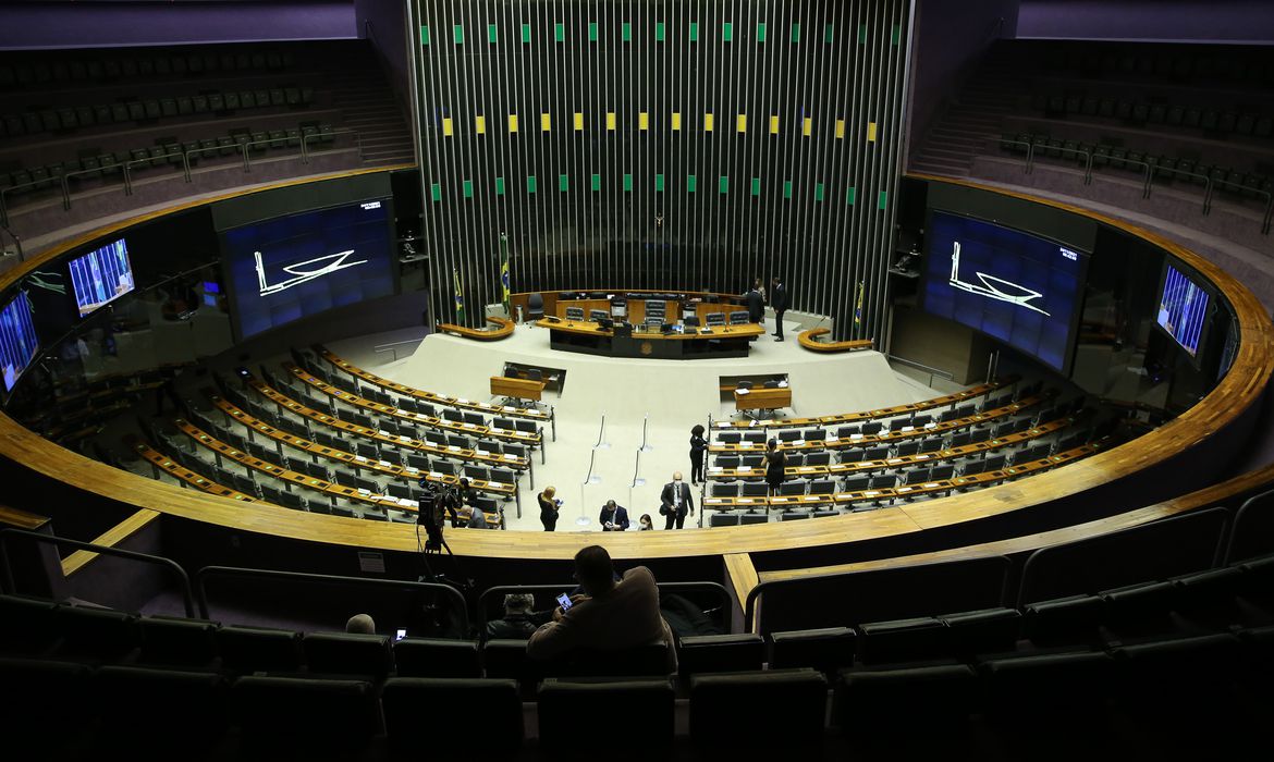 Falta de consenso adia votação da reforma tributária na Câmara dos Deputados