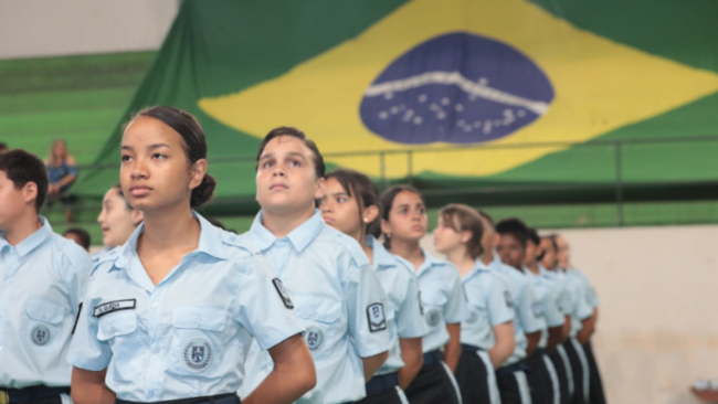 Governo Lula publica decreto que revoga programa de escolas cívico-militares