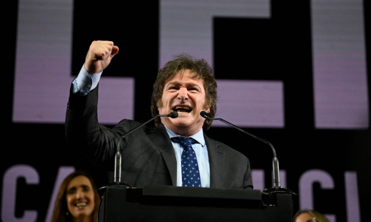 Candidato da direita vence eleições primárias na Argentina