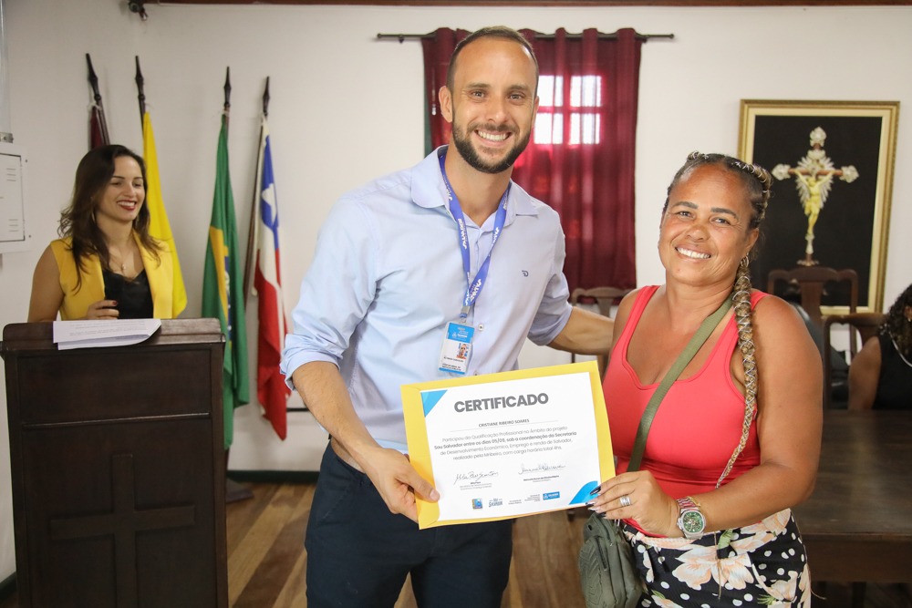 Ambulantes do Caminho da Fé em Salvador recebem certificados de capacitação