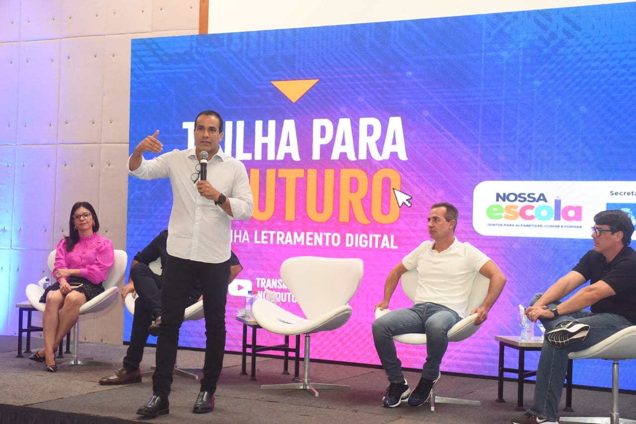 Bruno Reis anuncia campanha de letramento digital que premia professores com viagens e 1,5 mil ingressos para show de Brown